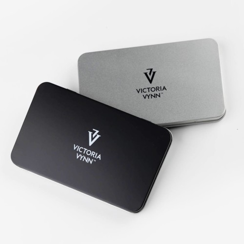 victoria-vynn-nail-art-silver-box-178-108-15-mm-piornik-kolory.jpg