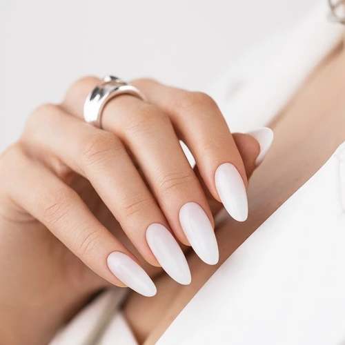 victoria-vynn-zel-budujacy-uv-led-50-ml-15-milky-white-stylizacja.webp