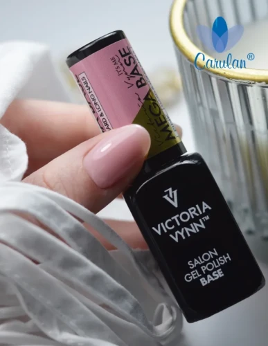 victoria-vynn-gel-polish-mega-base-pink-15-ml-stylizacja.webp