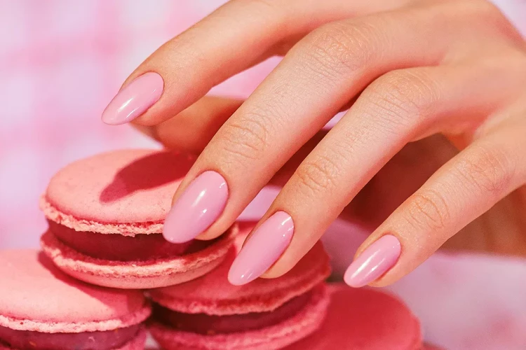 lakier_hybrydowy_gel_polish_CherryOnTop_stylizacja_1200x800_0007_425_8dc9.webp