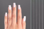 lakier_hybrydowy_430_gel_polish_FashionFollower_stylizacja_1200x800_a4eb.webp