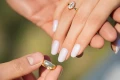 Lakier hybrydowy Victoria Vynn 460 Diamond Ring — rozświetlony ślubny manicure SochaNails