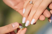 Lakier hybrydowy Victoria Vynn 460 Diamond Ring — rozświetlony ślubny manicure SochaNails