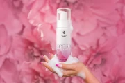 Pianka Senso Love Me 200 ml i bogata piana na dłoni