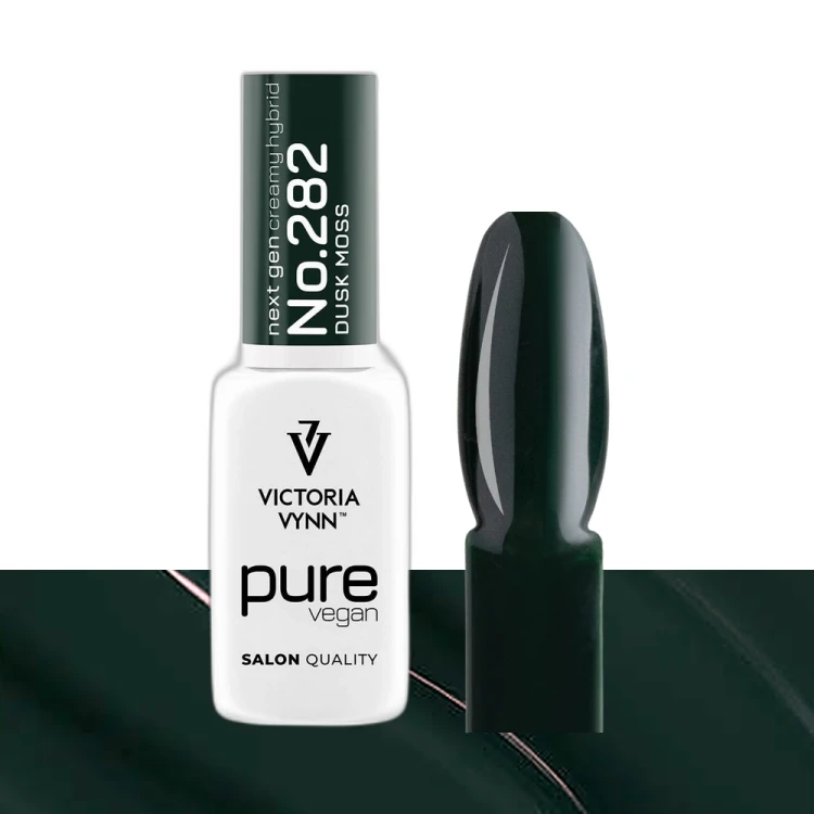 Lakier hybrydowy Victoria Vynn Pure Vegan Creamy Hybrid No.282 Dusk Moss 8ml - butelka obok paznokietnika w odcieniu butelkowa zieleń