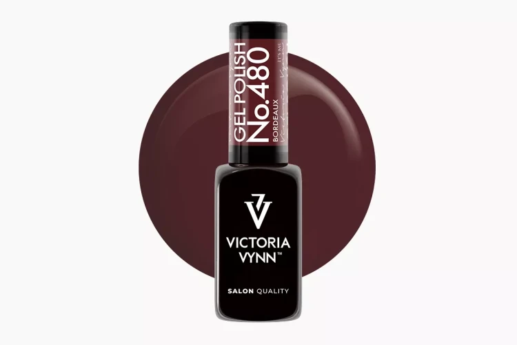 Victoria Vynn Gel Polish 480 Bordeaux 8 ml, butelka lakieru hybrydowego na tle bordowego wybarwienia