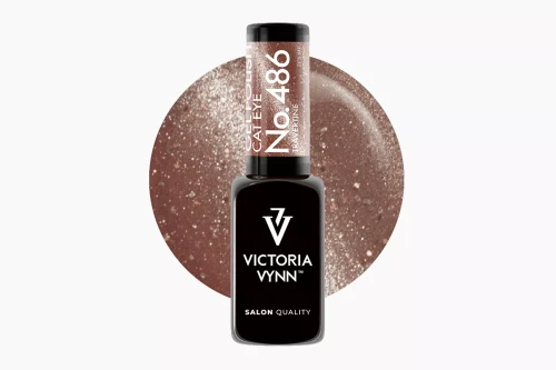 Victoria Vynn Gel Polish 486 Cat Eye Travertine 8 ml, butelka lakieru hybrydowego na tle różanobeżowego wybarwienia z kocim okiem